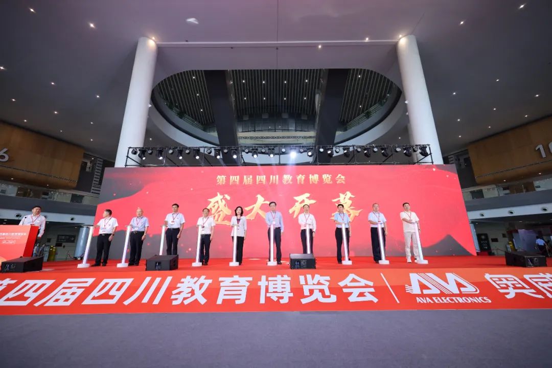 【獨家冠名】奧威亞驚艷亮相四川教博會，AI閃耀蓉城.jpg