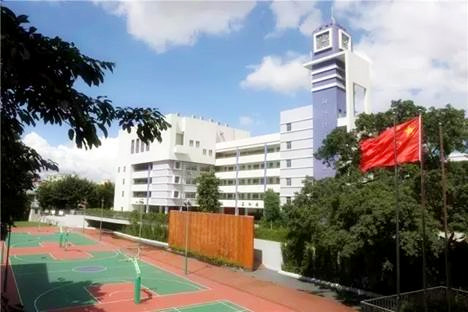 帶上移動錄播去辦畢業(yè)典禮和期末表彰大會，全校2000名師生就都能看直播！