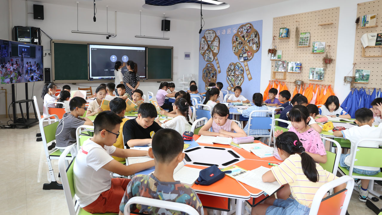 專遞課堂與網(wǎng)絡(luò)研修相結(jié)合，創(chuàng)新“互聯(lián)網(wǎng)+”結(jié)對幫扶